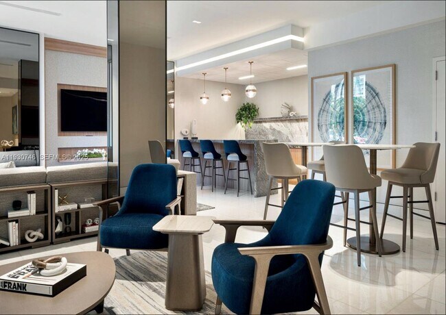 Building Photo - 888 Brickell Key Dr