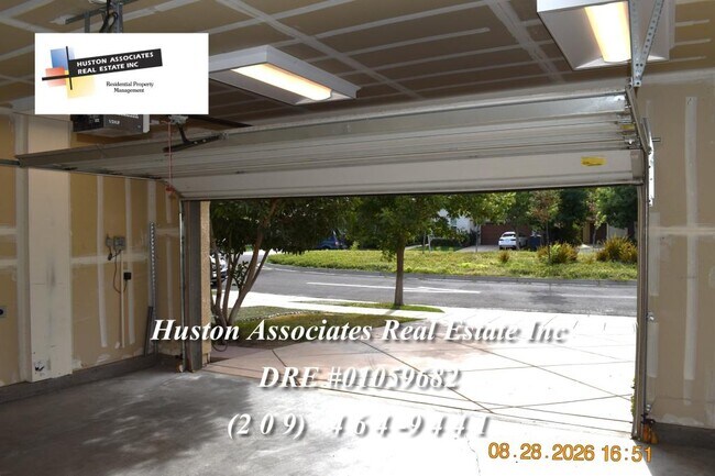 Building Photo - 458 N Covina St