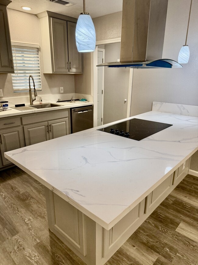 Building Photo - 972 S Hope Ave