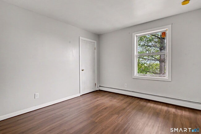 Building Photo - 143 Highland Ave