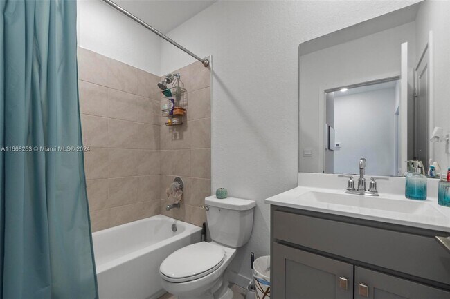 Building Photo - 765 SE 19th St