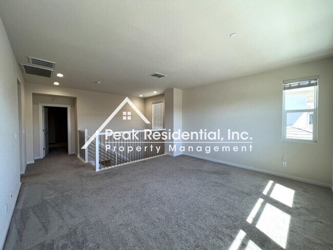 Building Photo - Beautiful Folsom 4bd/3ba Home with 2 Car G...