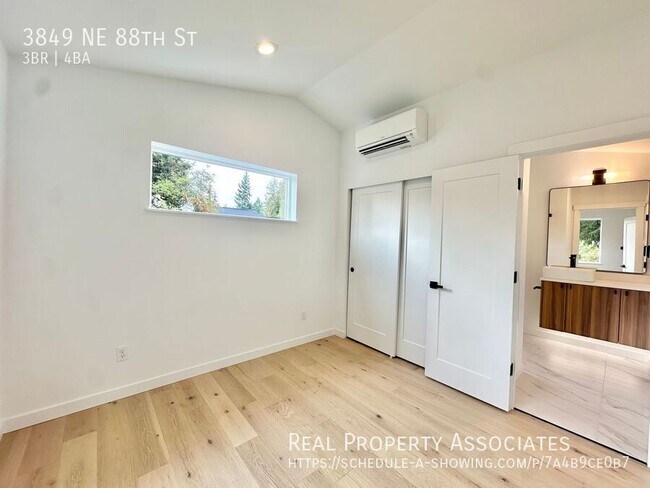 Building Photo - 3849 NE 88th St