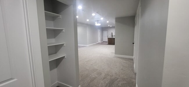 Building Photo - 393 S Cor Vw Dr