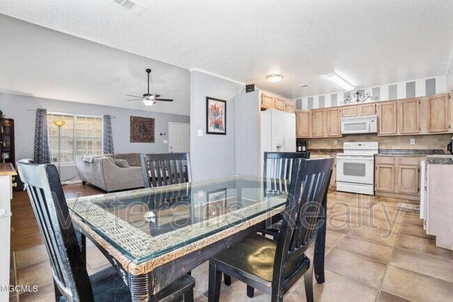 Building Photo - 313 Seal Ave