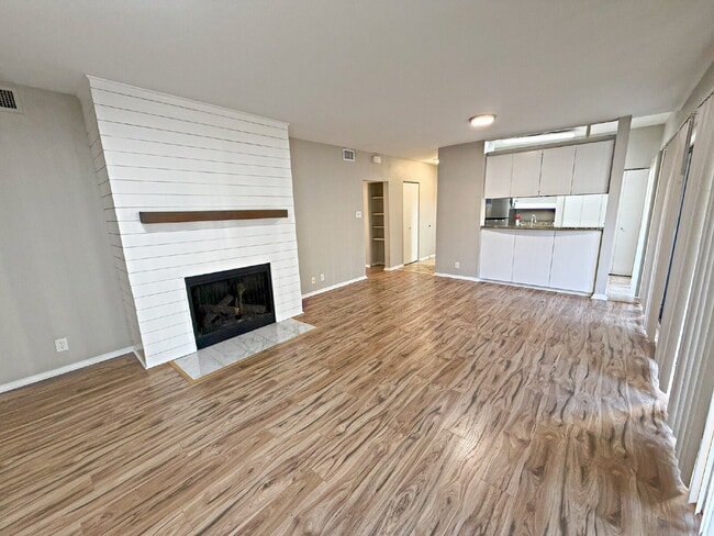 Building Photo - 8642 Fredericksburg Rd