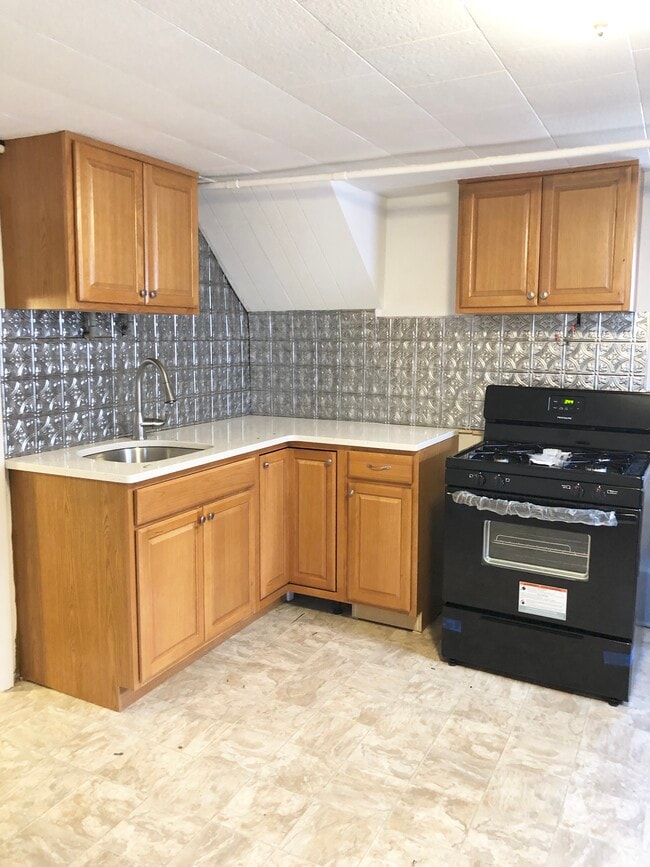 Building Photo - Anderson