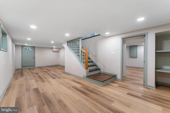 Building Photo - 6107 44th Ave