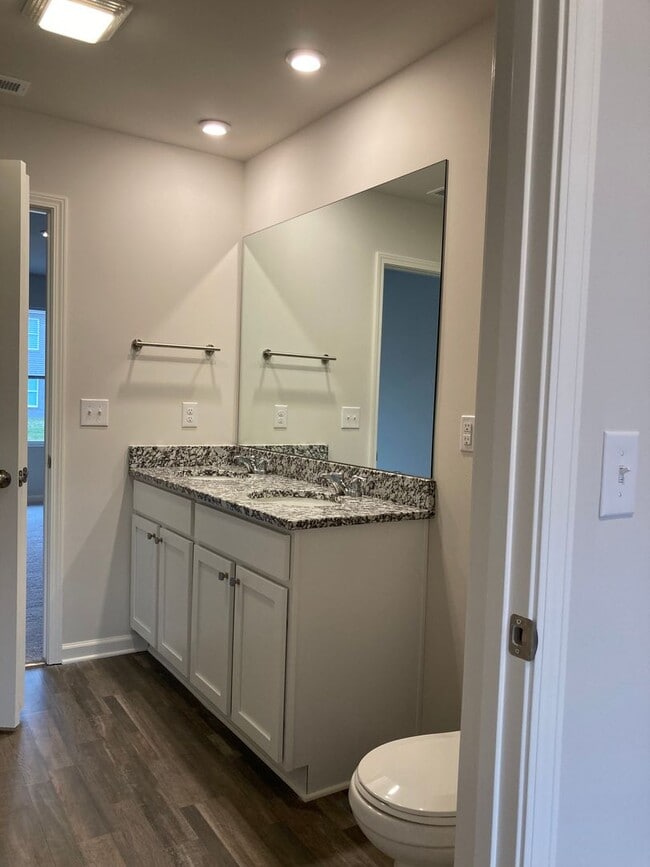 Building Photo - ** Apply TODAY ** Possibly Have Keys in Hand TOMORROW **