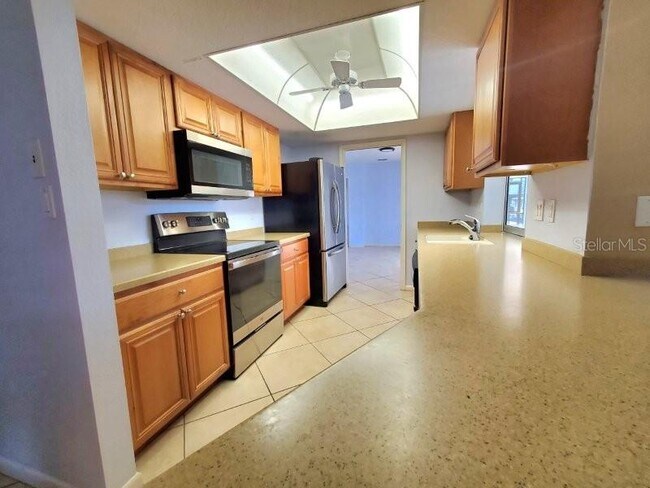 Building Photo - 2281 Vía Seville