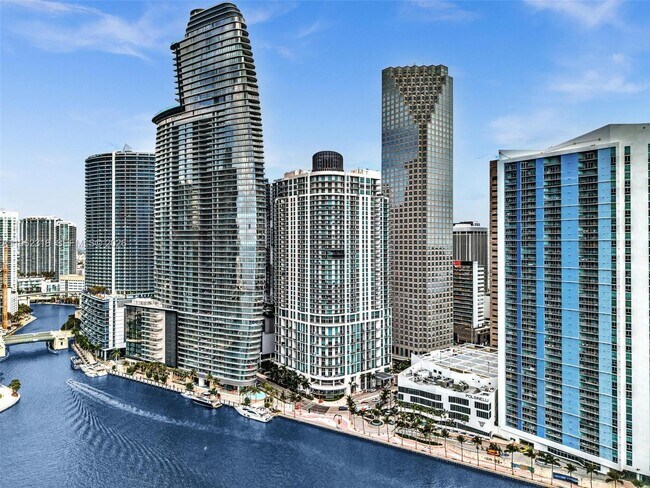 Building Photo - 300 S Biscayne Blvd