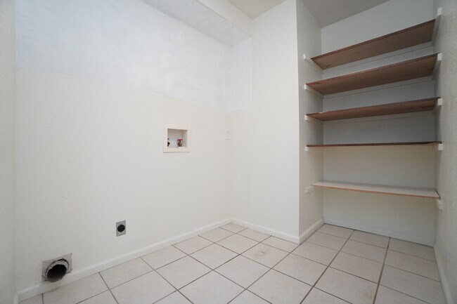 Building Photo - 2569 Camden Ln