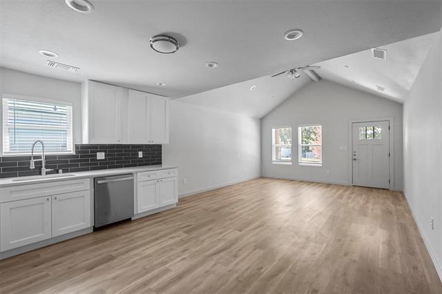 Building Photo - 413 S Willow St