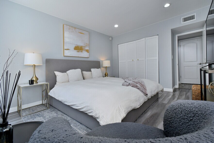 Building Photo - 1351 N Crescent Heights Blvd