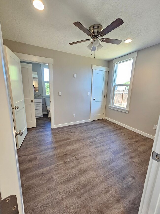 Building Photo - 3 Bedroom Fully Remodeled Home in Downtown...