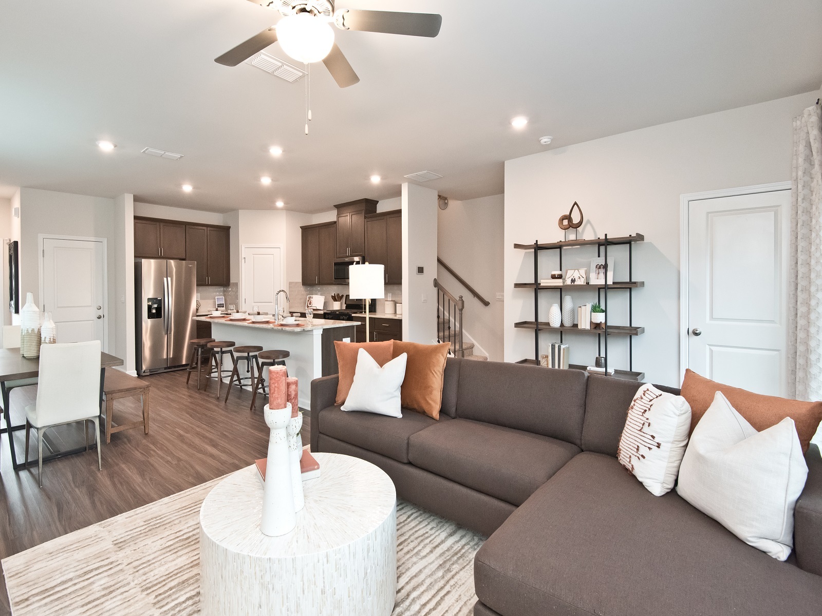 Building Photo - 1585 Villageside Ct