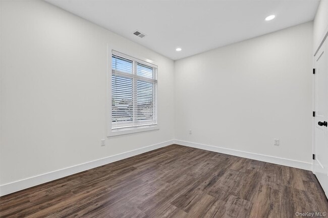 Building Photo - 19 Welling Pl