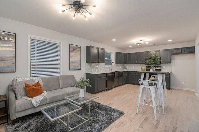 Building Photo - 904 Smith St SW