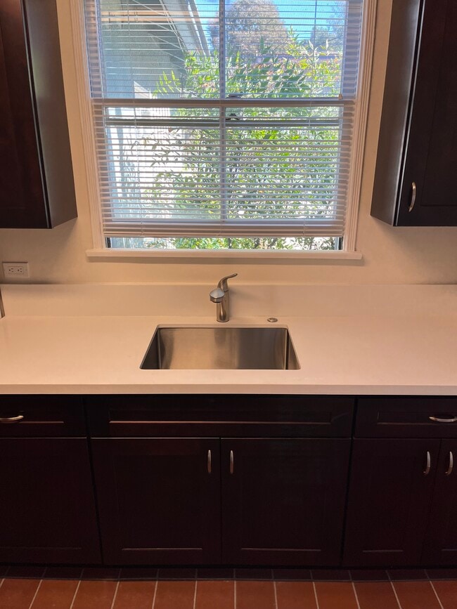 Building Photo - 10716 Northgate St