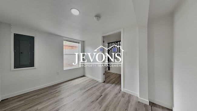 Building Photo - 630 N Skyline Dr