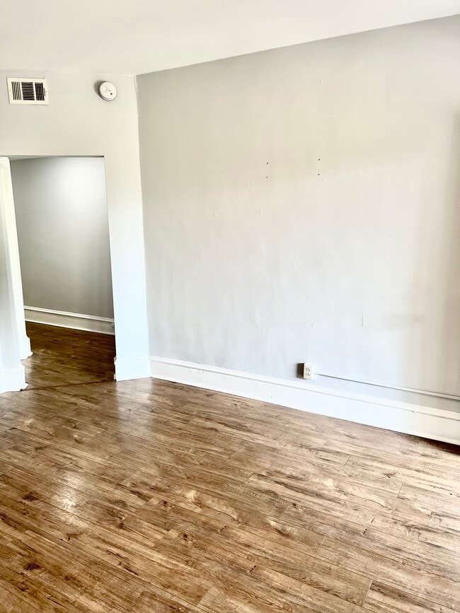 Building Photo - 6020 Catharine St