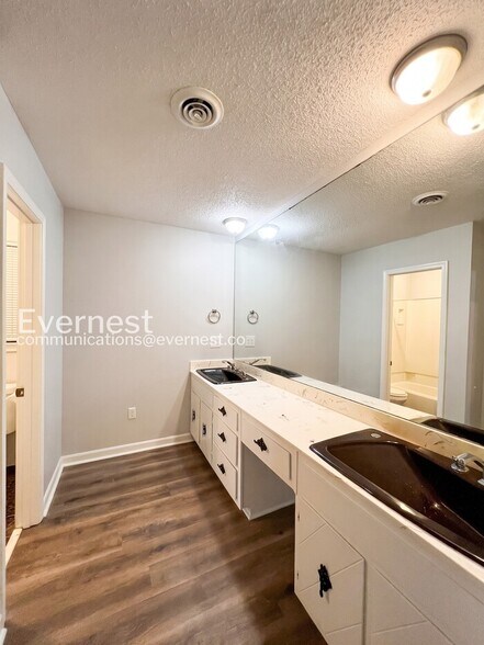 Building Photo - 3409 Kettlebrook Cove