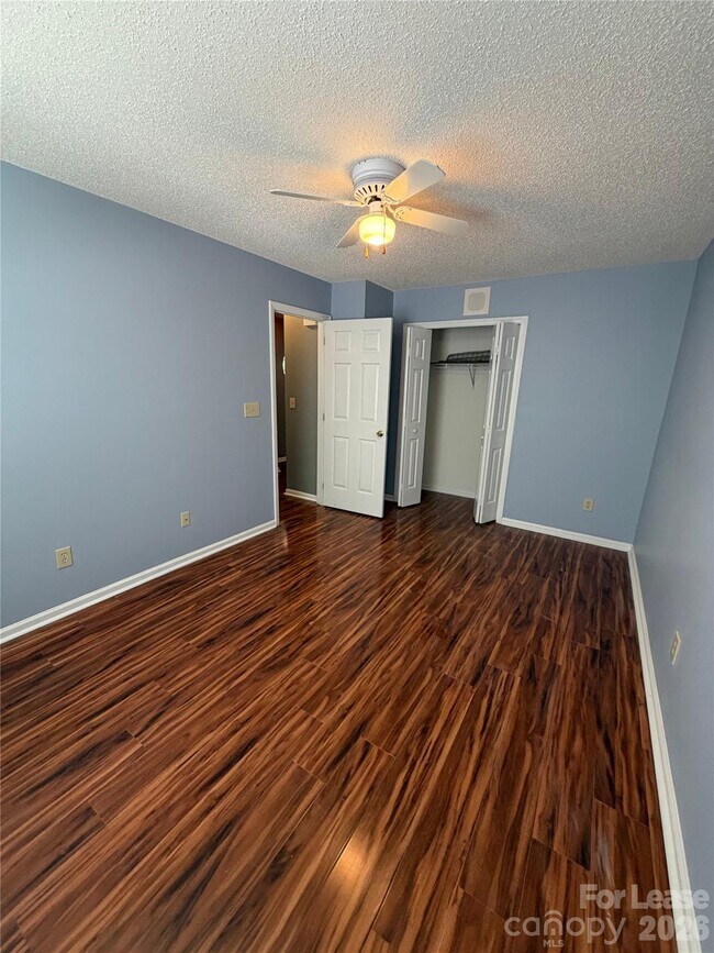Building Photo - 900 Gretna Green Dr
