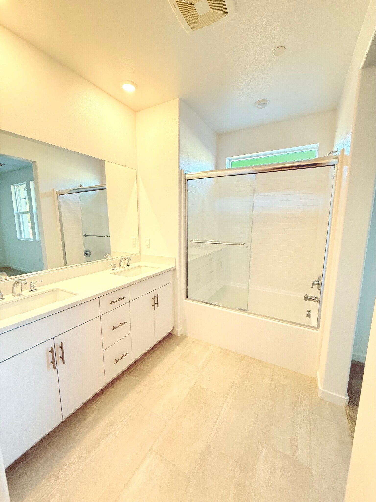 Building Photo - 2583 Cloudview Privado