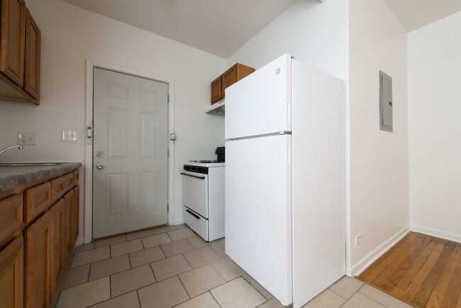 Building Photo - 8148 S Ingleside