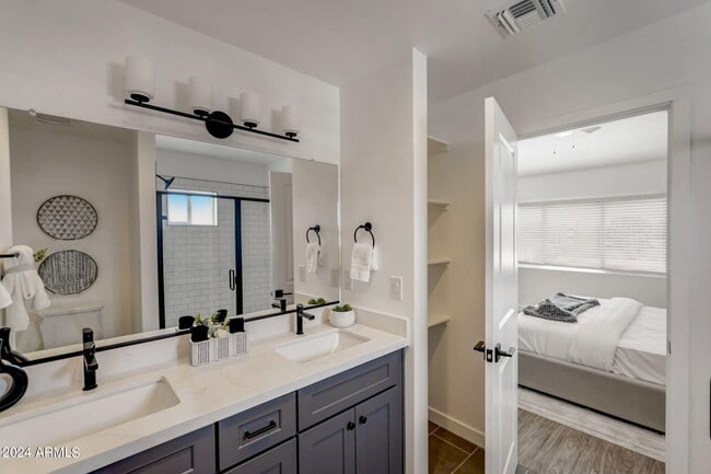 Building Photo - 3645 E Earll Dr