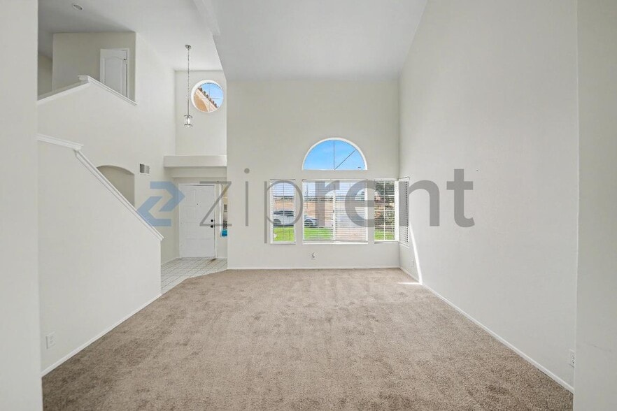 Building Photo - Unit