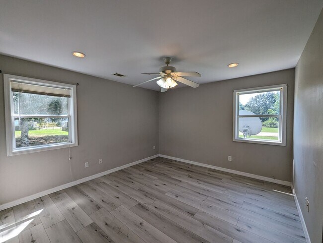Building Photo - 642 Scoggins Rd