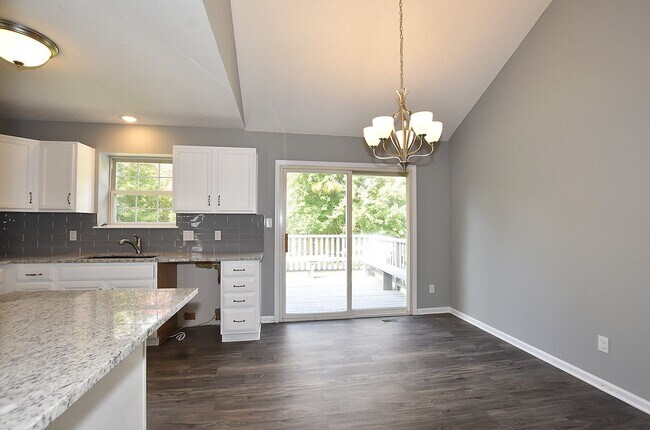 Building Photo - Three Bedroom House in Platte City
