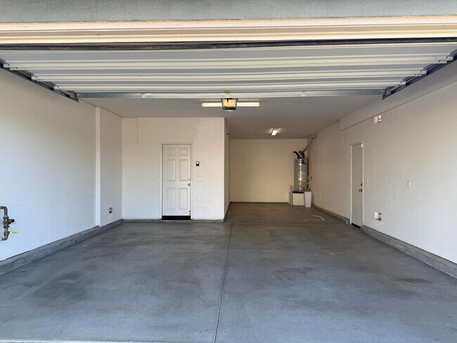 Building Photo - 43426 Lago Brezza Dr