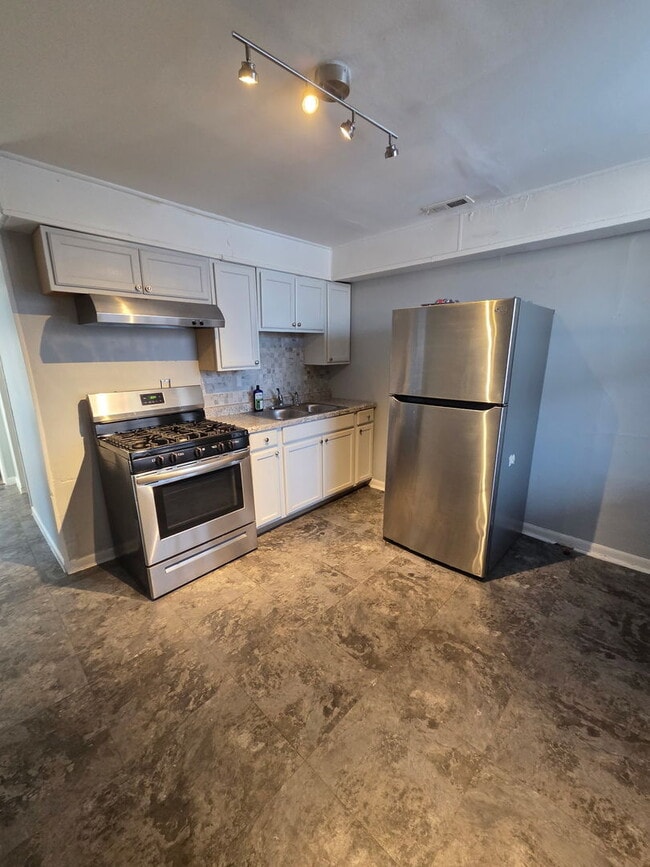 Building Photo - 2704 E 77th St