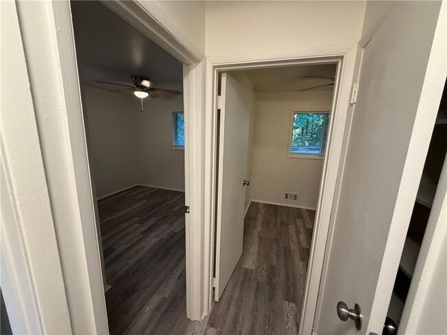 Building Photo - 1159 Tamarack Trail