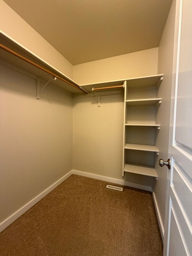 Building Photo - Perfect 4 bed 2.5 ba home in the desirable Sundance Subdiv. off McMillan & Meridian Rd.