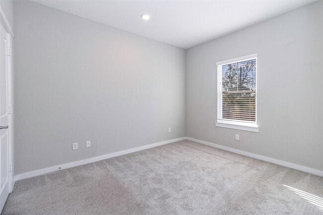 Building Photo - 6708 Parker Oaks Ln