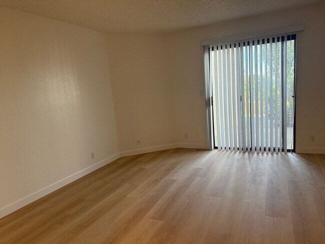 Building Photo - Mariners Landing Waterfront 1 Bed / 1 Bath Condo in Gated Community – Near Vallejo Ferry Building