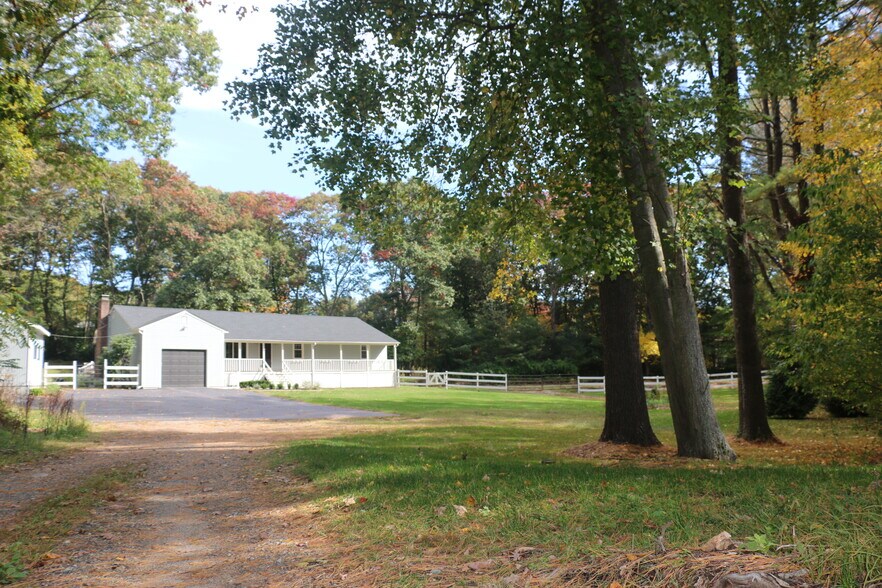 Primary Photo - 37 Leuba Rd