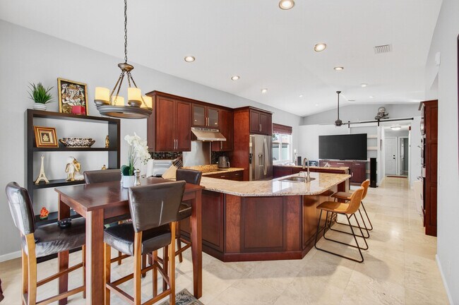 Building Photo - 7076 Middlebury Dr