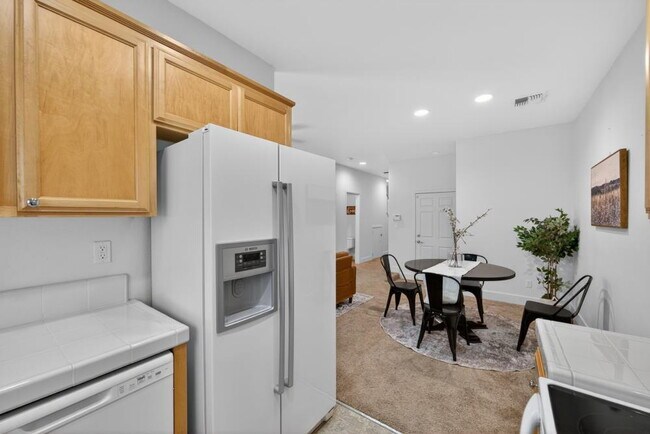 Building Photo - Charming 3-Bed Home in Sacramento with 2.5 Baths