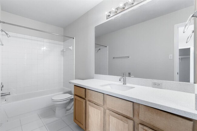 Building Photo - 2808 Kestrel Dr