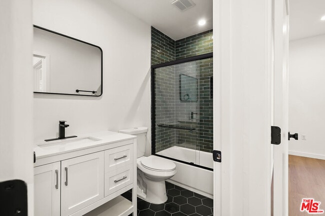 Building Photo - 1731 1/2 S New Hampshire Ave