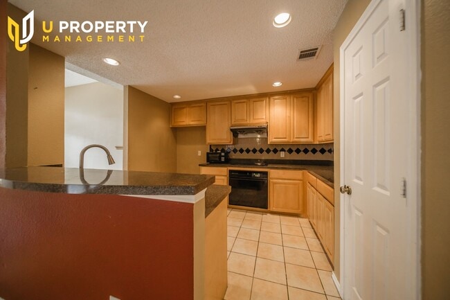 Building Photo - Sweet townhome in the heart of Plano