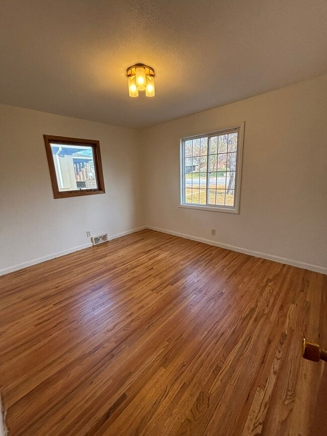 Building Photo - 5 BED | 3 BATH | CARPORT | WEST RAPID