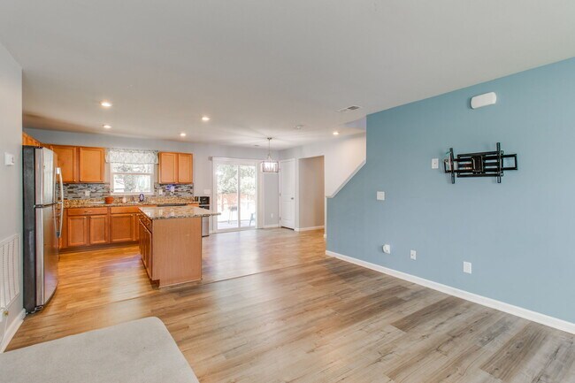 Building Photo - 1108 Lake Village Dr