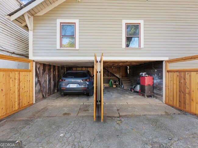 Building Photo - 249 Martin St