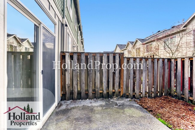 Building Photo - Live in Style: Updated Townhome with Amenities & Ideal Location