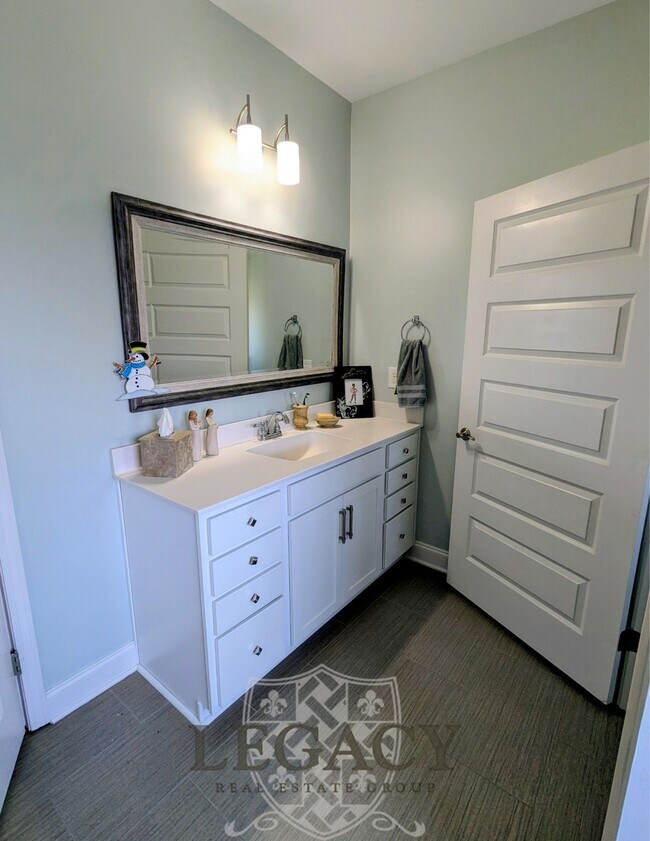 Building Photo - 6150 Christmas Dr